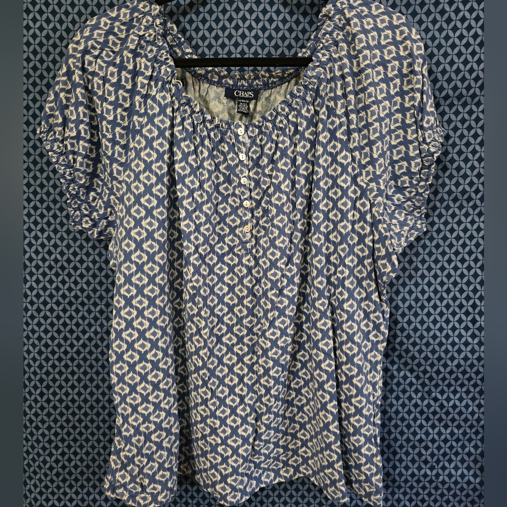 Chaps - Ladies Blue And White Patterned Flowy Blouse With Stretchy Sleeves. 1XL